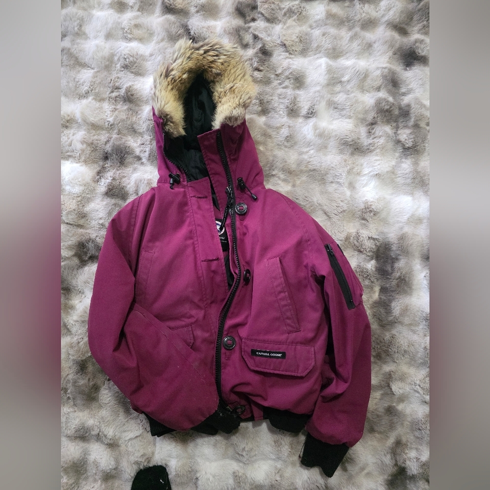 Womans Medium Canada Goose REP
